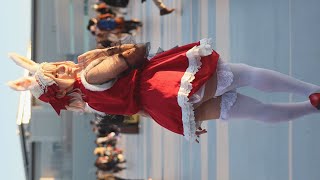 【コミケ101】たくさんの男性が足を止めて見てしまったコスプレイヤー【コミックマーケット comiket101】