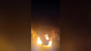 Il video degli scooter in fiamme in via Castiglione a Bologna: l'incendio e il fumo hanno dannegg...