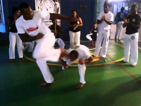 Roda de capoeira ACCS (monitor VADO e formado VITOR)