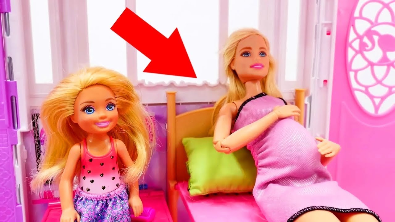 Putar video Barbie baby doll videos - Pregnant Barbie goes to hospital @Magic Castle sekarang Barbie baby doll videos - Pregnant Barbie goes to hospital @Magic Castle