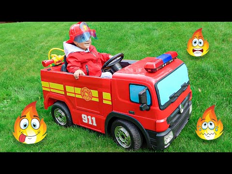 Vlad i Niki bawią się własnymi zabawkami i pomagają bratu Chris