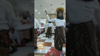 Download lagu Tari Piring dari kelas V.B SIJ #indonesia #jeddah #siln #taripiring #travelercilik #minang #proyekp5 mp3 Download lagu Tari Piring dari kelas V.B SIJ #indonesia #jeddah #siln #taripiring #travelercilik #minang #proyekp5 mp3