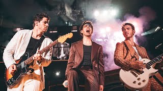 Jonas Brothers - Backwards (Live in Dallas - Greetings From Your Hometown Tour)