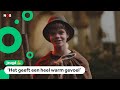 Acht kinderen in levende kerststal