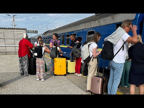 【戦地への列車①】キーウ•エクスプレス、ワルシャワ東駅発車直前の光景
