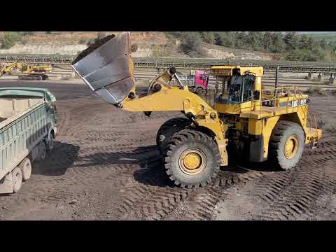 Caterpillar 990 Wheel Loader Loading Coal On Trucks - Ektor Ate