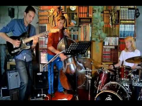 Oemta Dell'Arte met jazz trio 
