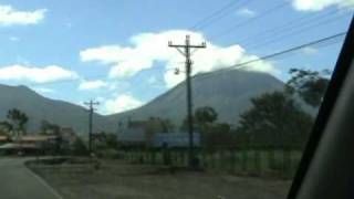 route vers el castillo et le volcan Arenal