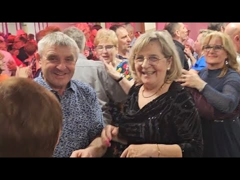 Kapela Stąporkowska potrafi wprowadzić gości w wyśmienity nastrój ,niesamowita zabawa w Zwoleniu.