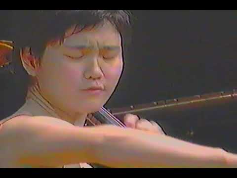 18-yr old Han-Na Chang plays Schumann Fantasiestücke (2001)