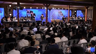 רגע היסטורי בעולם התורה ספרו של הגאון הינוקא אבן שלמה יוצא לאור - ברכות גדולי התורה במעמד