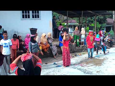 Meriah..Emak emak Lomba Bawa Ember Berisi Air