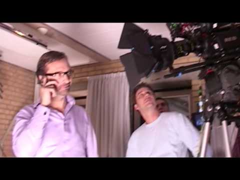 JULEFROKOSTEN KLIP #01 - Se Helena Christensen veje over 100 kg!