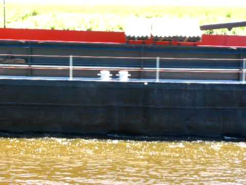 Vorbeifahrt Binnenschiff Umschlag GMS 04020010