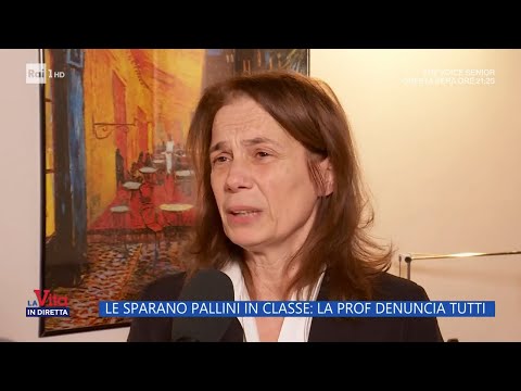 Le sparano pallini in classe: la prof. denuncia tutti - La Vita in diretta - 13/01/2023