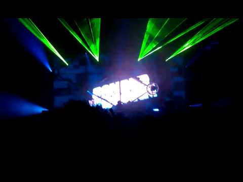 Marco V b2b Sander van Doorn @mysteryland 2011