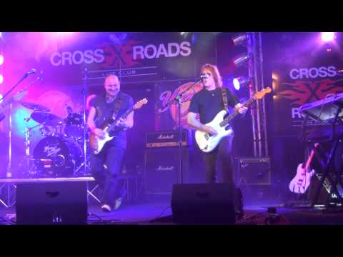 Mad Dogs + Mark Hanna - MOVE WITH ME SISTER (multicam) - Live at Crossroads