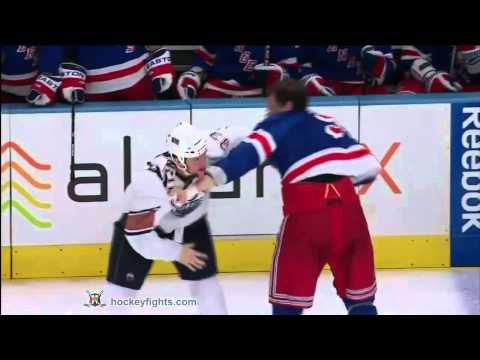 Steve MacIntyre vs Derek Boogaard