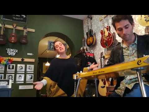 Lap Steel Guitar Madrid Tienda de musica Melotron Jonathan Colombo feet Gaudeamusica