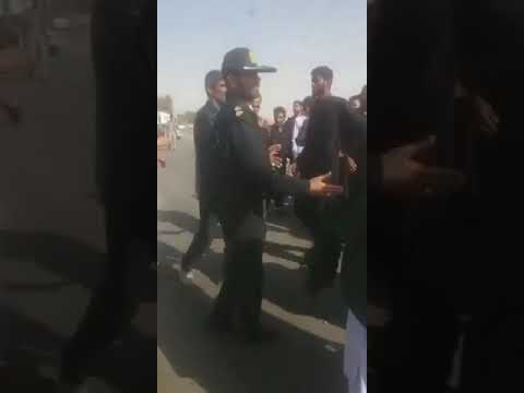 مردم زابل امروز در اعتراض به بیکاری، با تجمع در مرز با نیروهای پلیس درگیر شدند