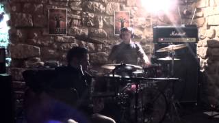 Petita improvització + versió Bossa Nova "de collita pròpia " de la cançó Corren, de Gossos