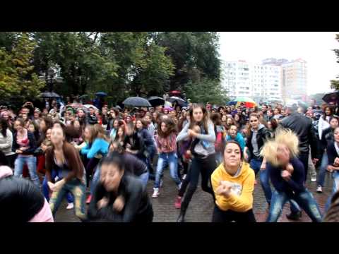 Dance Flash Mob - Chisinau City Day (14.10.2012) (Sis n Bro Dance Center and Flash Mob Moldova.)