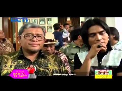 Istri Charly van Houten Kini Berhijab