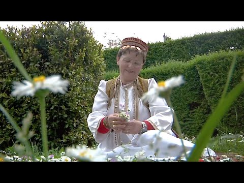 Çupe, kush ta bleu fustane. Bejushe Barjamaj. Pro/muzikor.Artur Dhamo..(ArtGeo Studio Official)