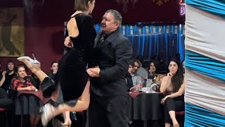 这像麻花一样缠绕的 有趣的腿法！阿根廷探戈Argentina💃 SANDRA MESSINA & RICARDO CALVO💃🎵Mandria-D'Arienzo🎵