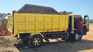 Download lagu Truk Jomplang. Mobil Truk CANTER HDX Bongkar MUATAN PASIR Saring FULL BAK Menggunung DILOKASI BARU mp3