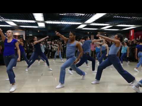 Maurice Béjart & Hervé Robbe (extrait de Messe pour le temps présent)