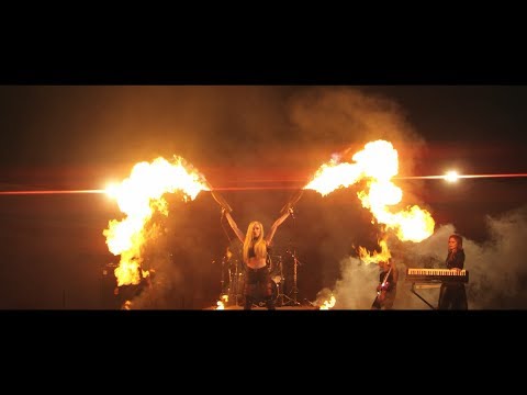 SCARLETH - Feel The Heat (OFFICIAL MUSIC VIDEO)