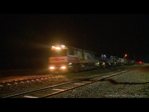 SCT 3MP9 Containers & Boxcars At Night - PoathTV Australian Trains & Railways