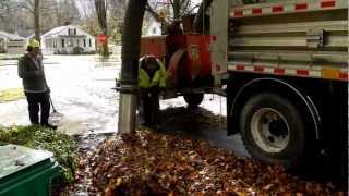 preview picture of video 'Leaf Collection in Chagrin Falls'