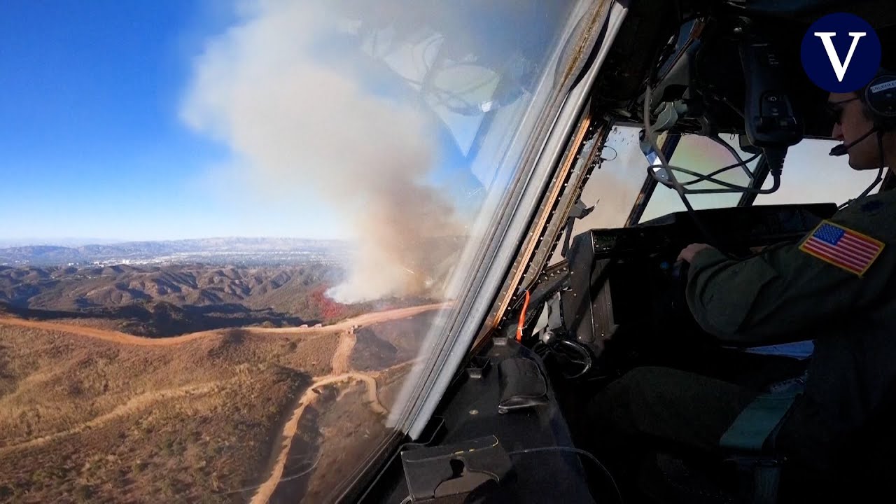 Así se combate al fuego de Los Ángeles desde la cabina de un avión