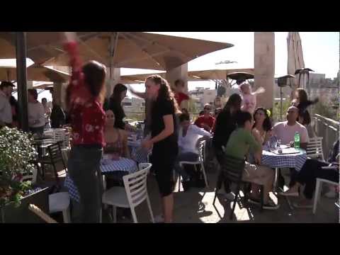 download lagu mp3 mp4 Hora En Jerusalem, download lagu Hora En Jerusalem gratis, unduh video klip Hora En Jerusalem