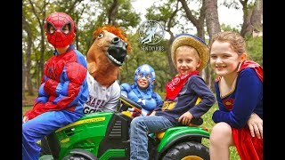 Little Superheroes 5 - Superhero Horse Surprise with Spiderman, Captain America and Supergirl