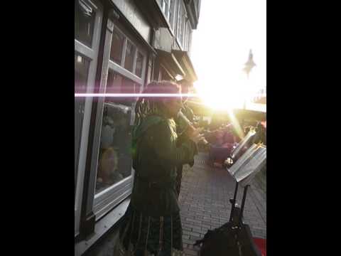 The Fiddling Gun - Fairykelt in den Anfangsmonaten - Strassenmusik