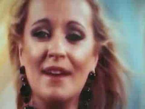 Tienes Que Llorar - La Hungara