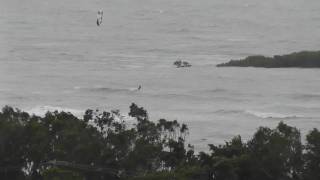 preview picture of video 'Kite surfing Cyclone Yasi Airlie Beach'