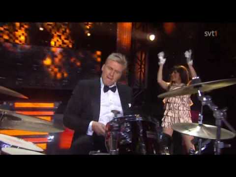 Dolph Lundgren - A Little Less Conversation (Live Melodifestivalen 2010)