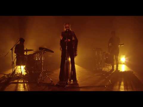 Woodes - Bonfire (Official Live Video)