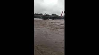 preview picture of video 'Hujan deras mengakibatkan bendungan MAKASSAR meluap,yang banyak merusak keindahan ibu kota sul-sel'