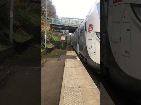 Z57000 : Départ de la gare de Fontenay le Fleury sur la ligne N du transilien