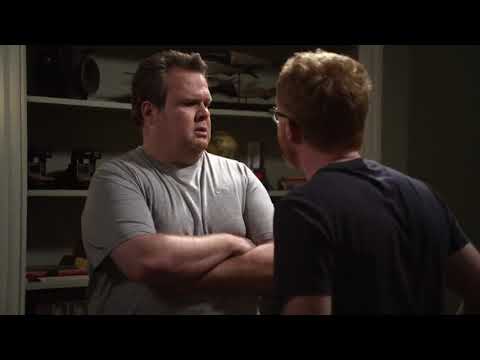 Modern Family 1x11 - Mitch and Cam tries to Ferberize Lily