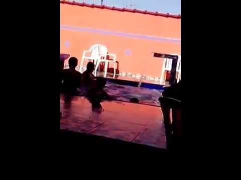 Festa de aniversario de sara em 2014 na piscina olha que esse dia tava frio pacas.