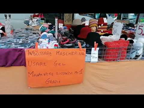 Mercato di Siena, poche persone e banchi assenti: ecco la situazione