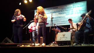 Ana Prada en Ushuaia - Dulzura distante / Vecino (con Lea Ben Sasson)