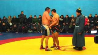 preview picture of video 'Final buryat-mongol national wrestling. Jida. Petropavlovka. Mongolian trainer on background.'