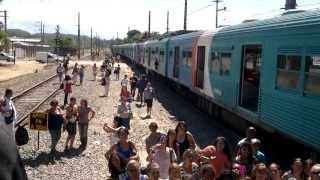 preview picture of video 'Caos na Supervia -Trem Quebra no Cruzamento em Campos Eliseos e Atrasa a Vida de milhares de pessoas'